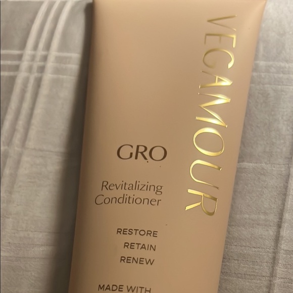 Brand new Vegamour Shampoo/Conditioner - still in box! - Picture 2 of 3